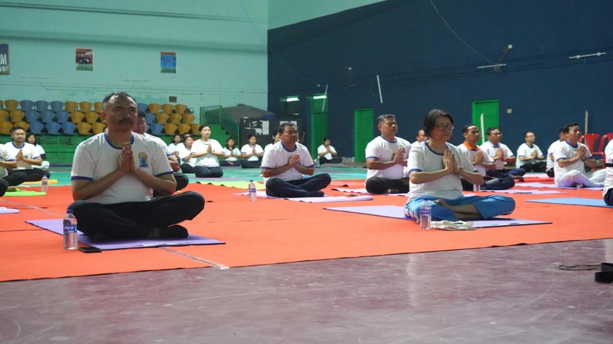 मणिपुर विश्वविद्यालय में 12वां अंतरराष्ट्रीय योग दिवस मनाया गया, स्वस्थ वृद्धावस्था पर रहा जोर